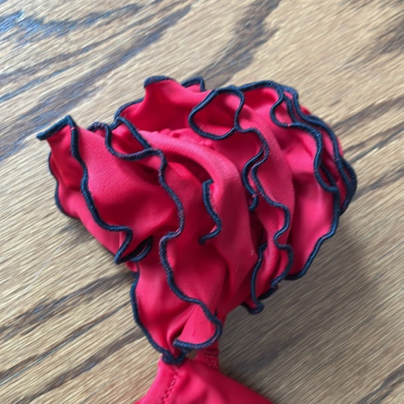 Bikini top with ruffled shoulder - Picture 3 of 4